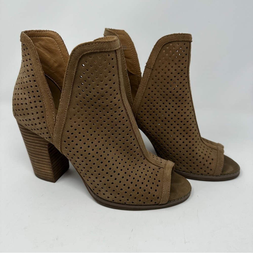 Lucky Brand  Larise Peep Toe Shoe Sesame Size 9 Womens